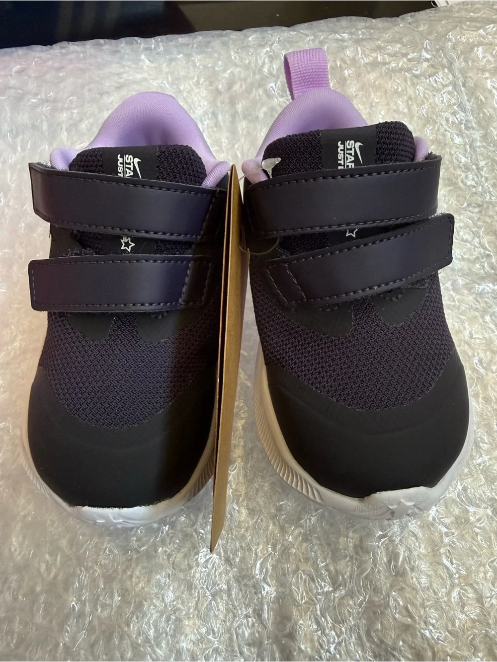 Nike Kids Black, Lavender Star Runner 3 Hook-and-Loop Sneakers size 5c